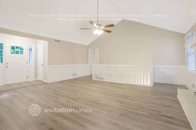 Photo - 276 Chambre Ct SW