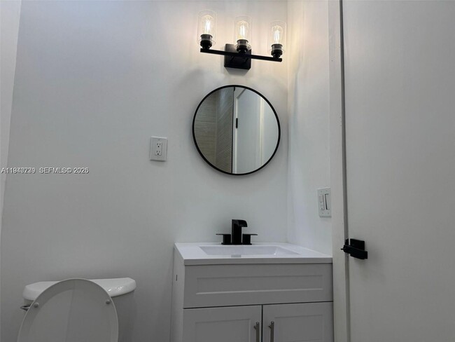 Photo - 370 NW 43rd Ave