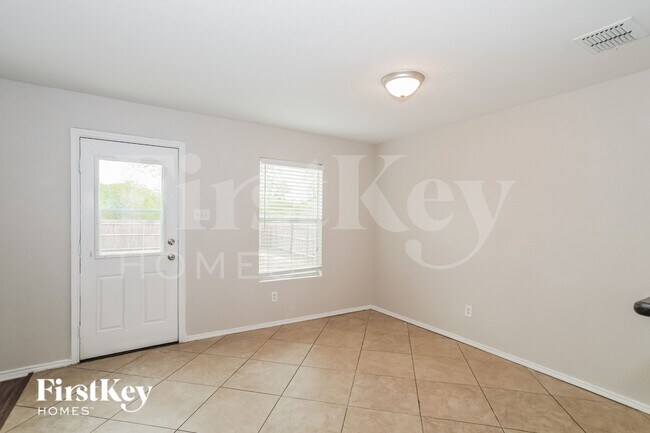 Photo - 4545 Waterford Dr