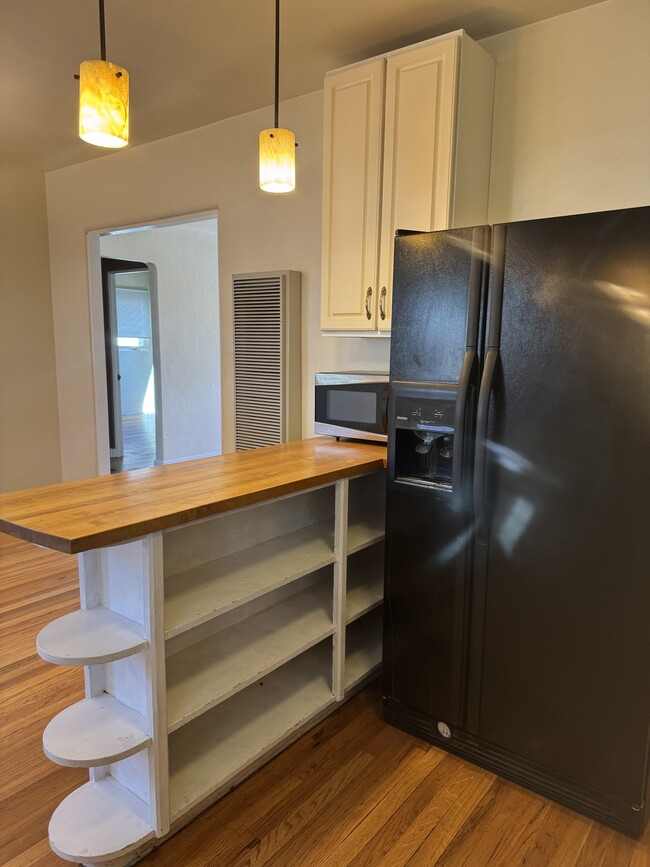 Photo - 317 Quincy St NE