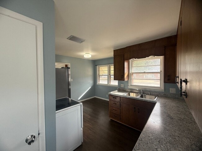 Photo - Two bedrooms, one and half bathroom, pet friendly, home, with a one car, detached garage!