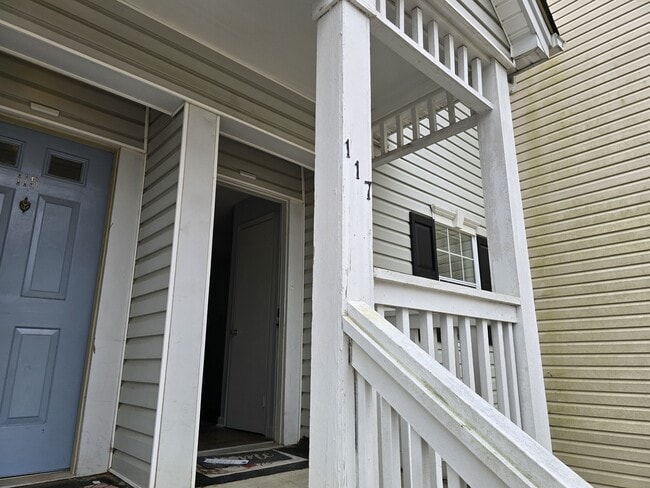 Building Photo - 117 Kingsbury Dr