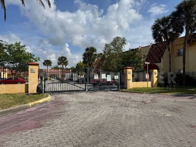 Building Photo - 3917 Corrida Ct Unit #2