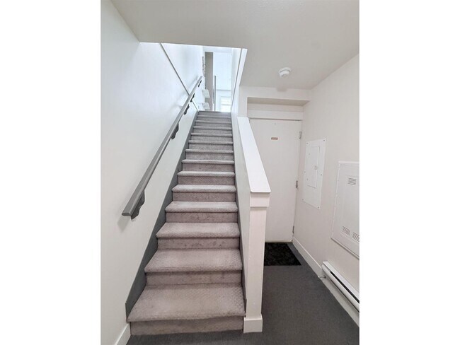 Photo - 11267-11133 133 St