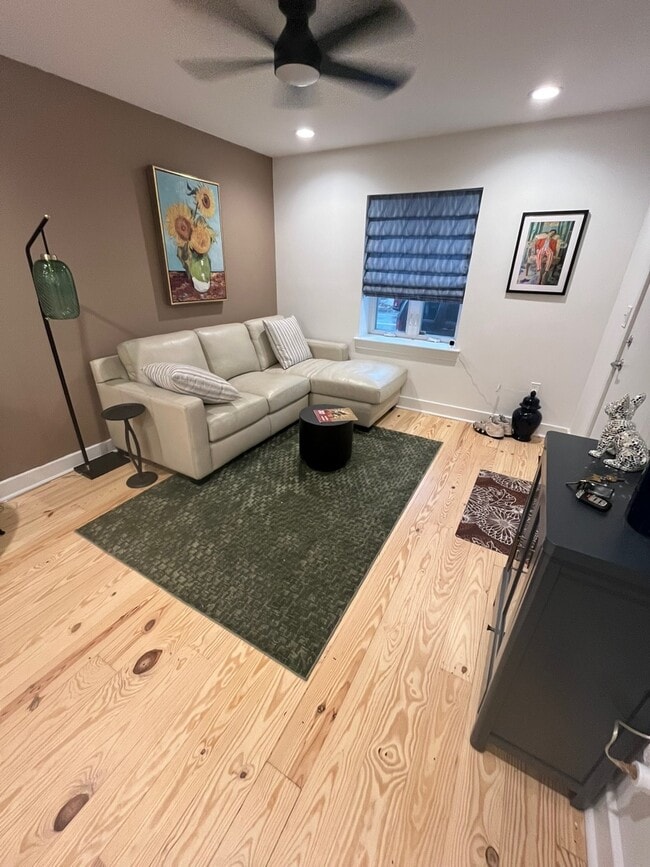 Photo - 2123 Christian St