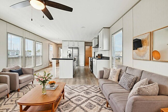 Building Photo - 1606 Fox Dr