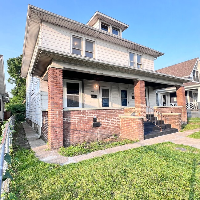 Building Photo - 609 W 30th St Rental