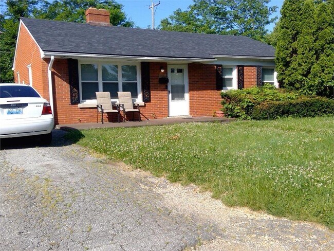 Photo - 554 Haskins Dr