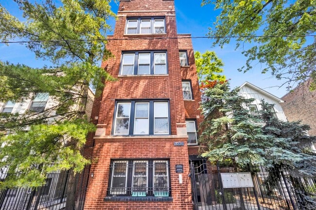 Photo - 3226 W Potomac Ave Unidad 2F Rental