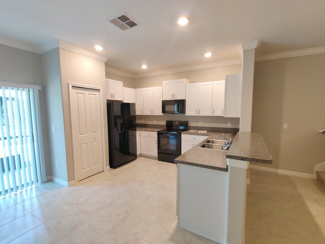 Photo - 1534 Cassius St