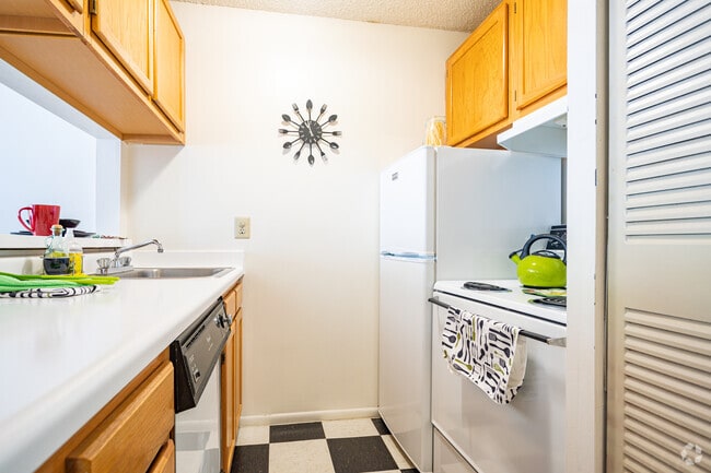 1BR, 1BA - Kings Point Apartments