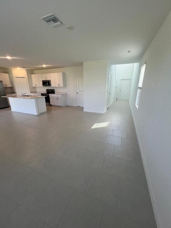 Photo - 19501 Fairhill Ct