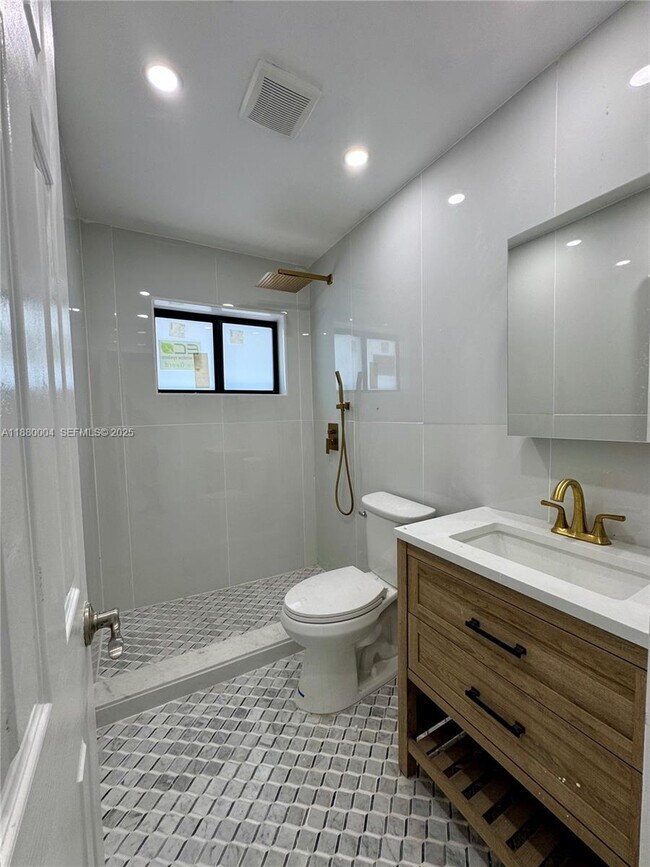 Photo - 3030 Arthur St