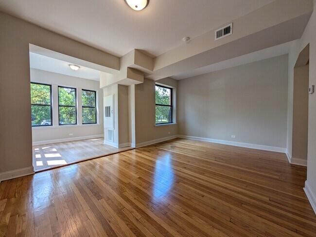 Photo - 2323 N Kedzie Blvd Unit 2323-1