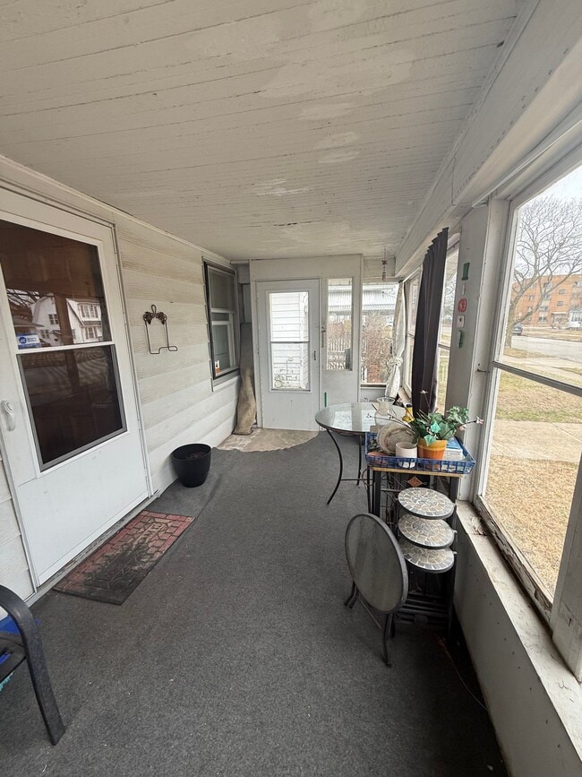 Photo - 2150 E Clay St