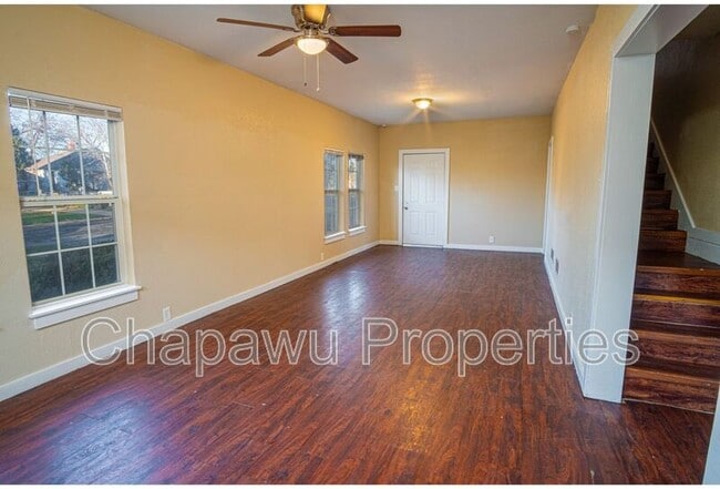 Photo - 526 Cooper St