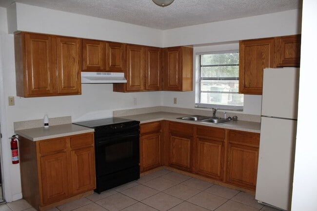 Photo - 1711 Birchwood Cir Unit #1