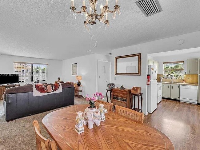 Photo - 2225 Monroe St Unidad B6