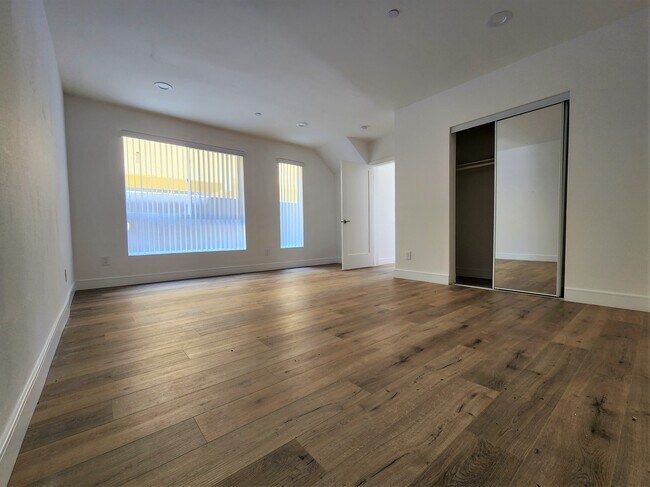 Photo - 543 N Kingsley Dr Apartamentos