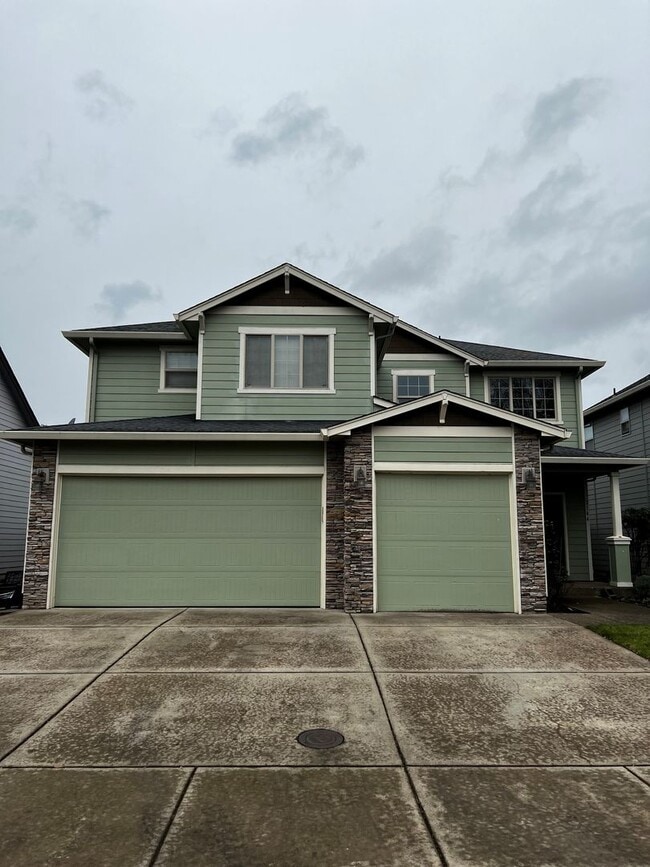 Building Photo - Beautiful 5 bedroom 3 bath home in Lebanon