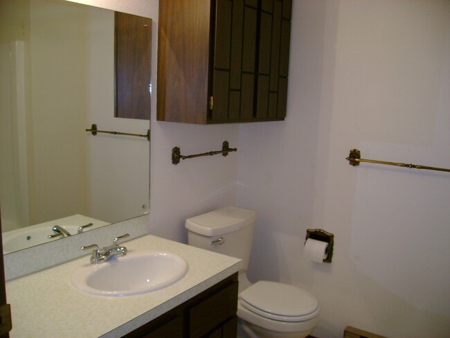 Photo - 1420 W 10th St