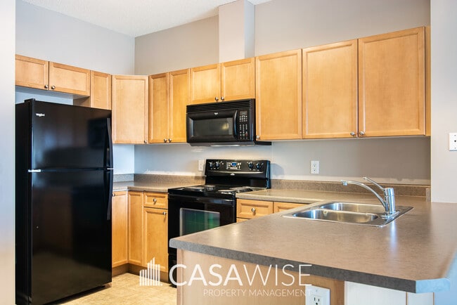 Building Photo - 226-226 Macewan Rd