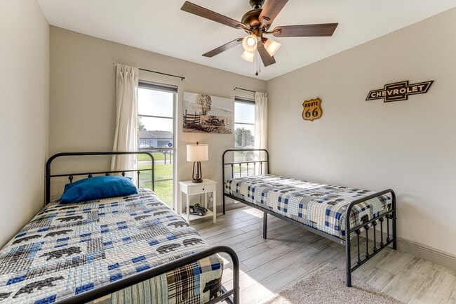 Photo - 128 Loredo Ln