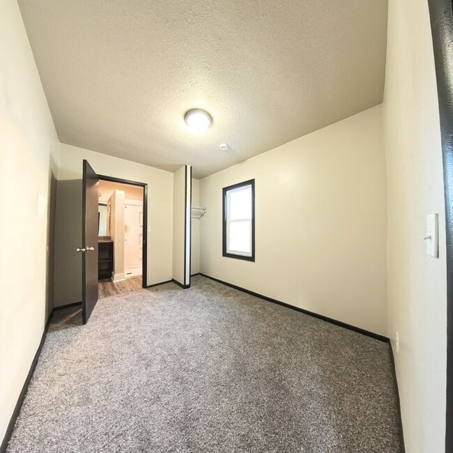 Photo - 2 Bedroom 1 Stall Garage East Side Home for Rent