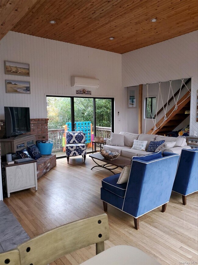 437 Dehnhoff Walk