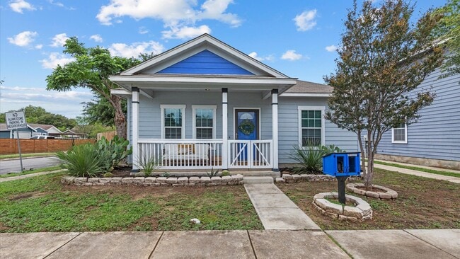 Building Photo - Beautifully Updated Smart Home Near Downtown San Antonio