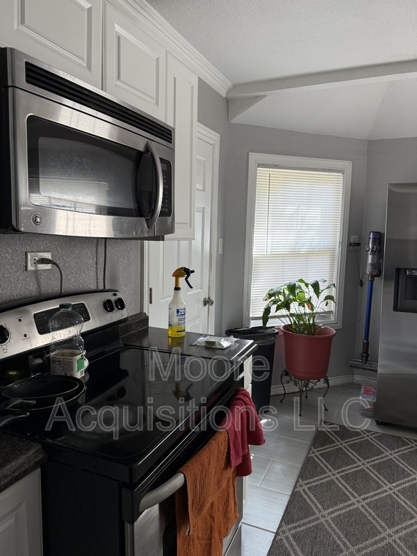 Photo - 1602 N Lockhart St House