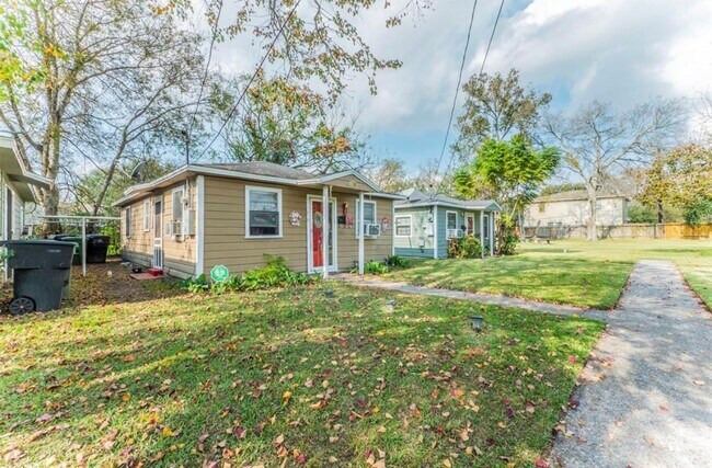 Building Photo - 4753 Mallow St Unit c