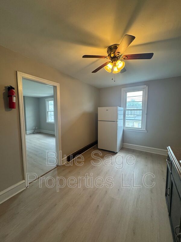 Photo - 621 W 7th St