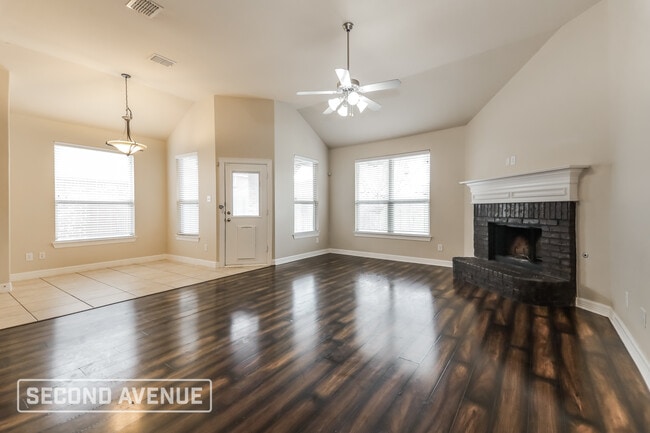 Photo - 1820 Rosson Rd