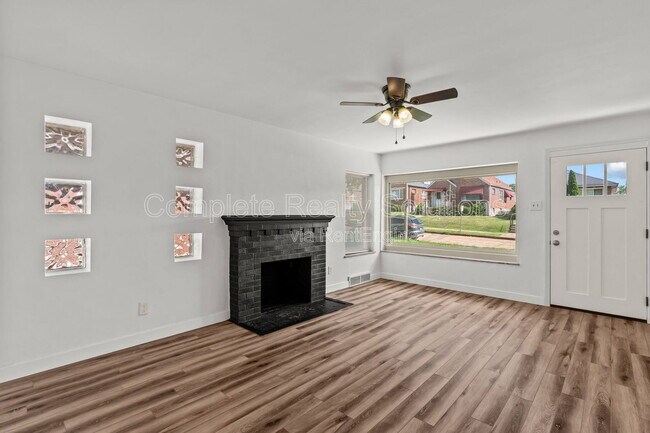 Photo - 5655 Potomac St