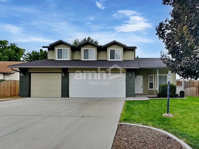Photo - 2031 E Lochmeadow Ct House