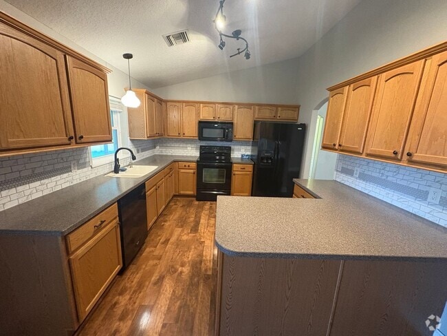 Building Photo - Grand Island 3/2 w/ Enclosed Backyard & Patio Rental