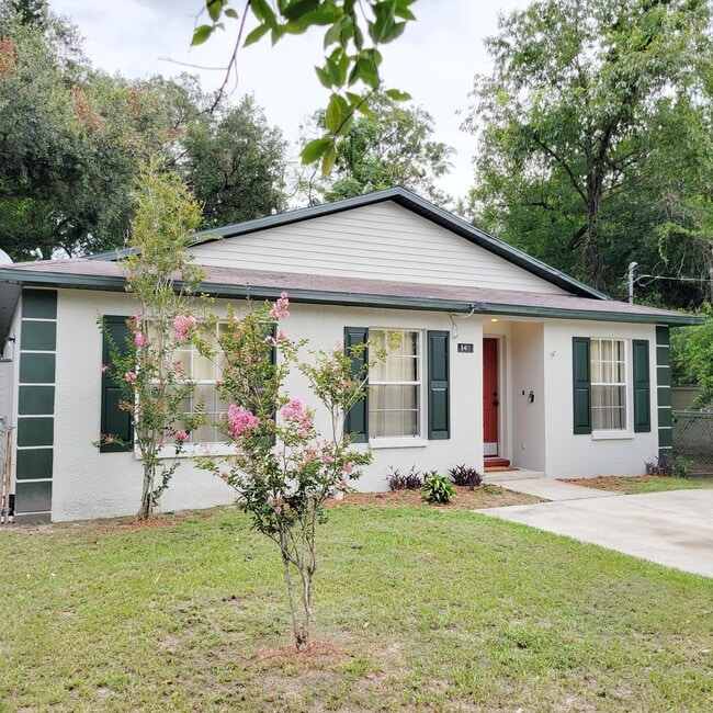 Building Photo - 8411 N Greenwood Ave