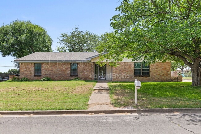 Building Photo - 429 Lindenwood Ln W Rental
