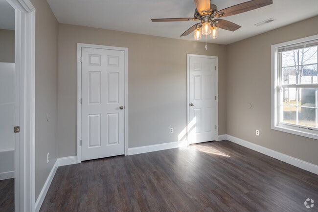 3BR, 2BA - 1,050SF - Bedroom