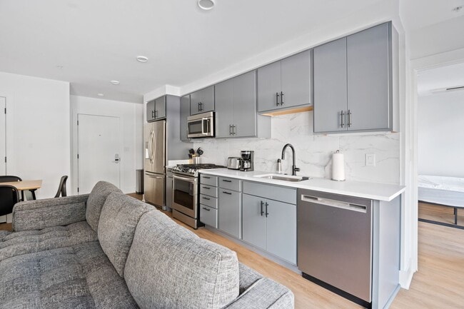 District Co-Living (Furnished Rooms)