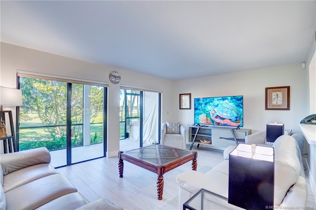 Photo - 331 Golfview Cir