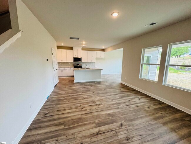 Photo - 143 Longleaf Ln