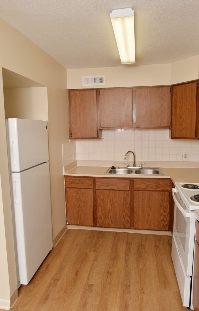 Meadowbrook Lake Apartments