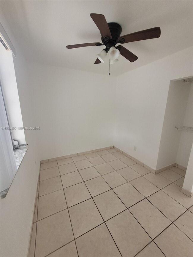 Photo - 2295 SW 25th St Unidad 2