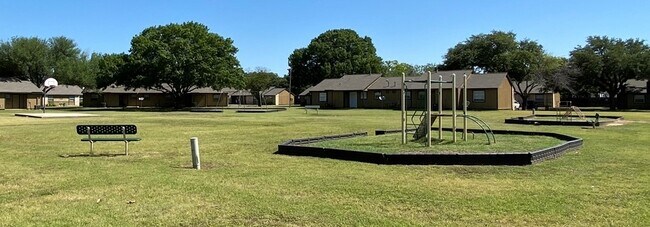 Photo - 101 Glenbrook Dr E