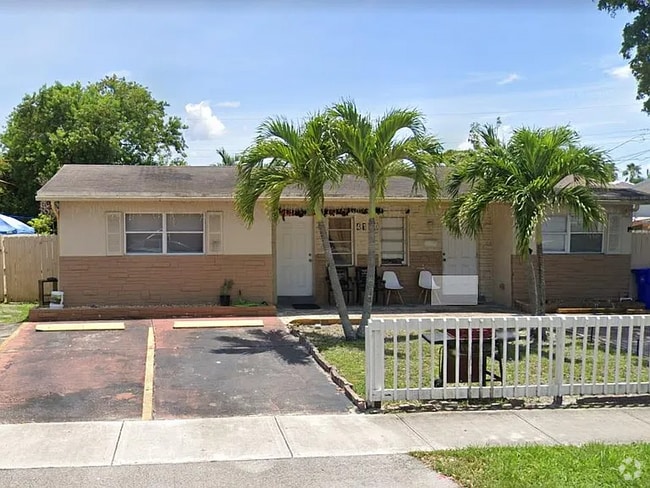 Building Photo - 4140 SW 18th St Rental