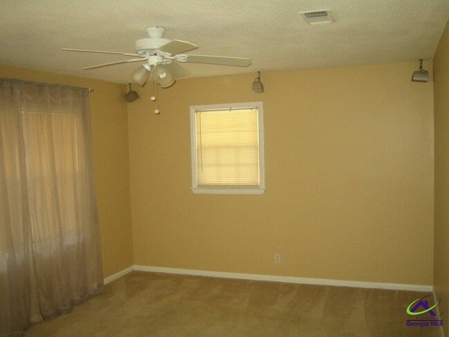 Photo - 5 Hampton Square