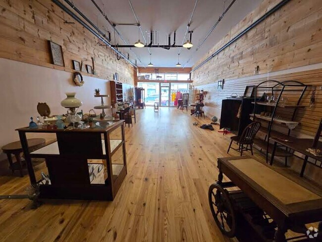 Building Photo - Commercial Space on Main Street! Unit A Rental