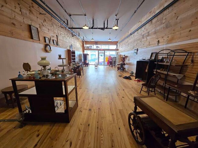 Building Photo - Commercial Space on Main Street! Unit A Rental